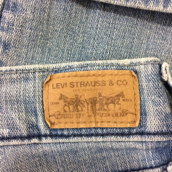 Levi's 515 Women's Denim Capri Light Wash Blue Jeans Cuffed Size 8 (32x20.5) - Picture 7 of 8